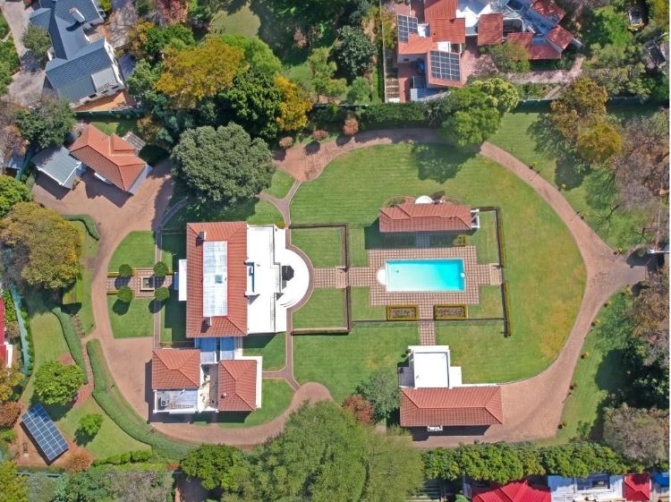 Dazzling 7 Bedroom Luxury Home With Cottages For Sale in Bryanston