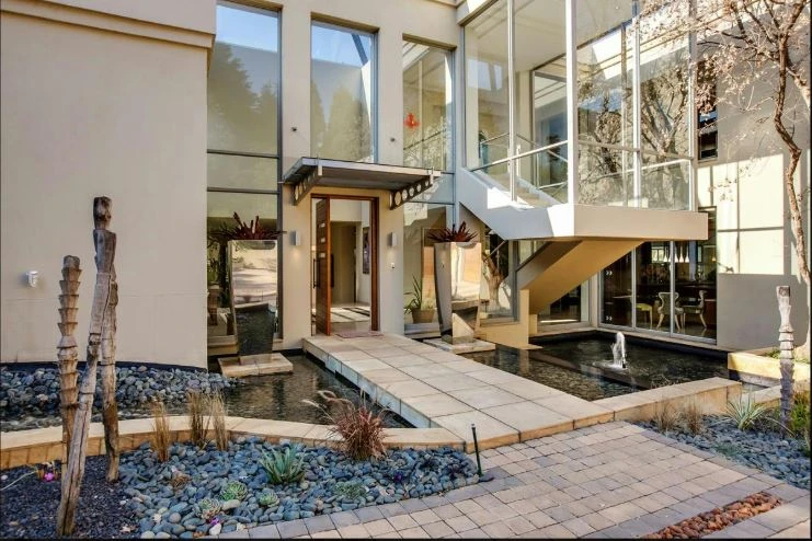 Extraordinary 5 bedroom house for sale in Bryanston