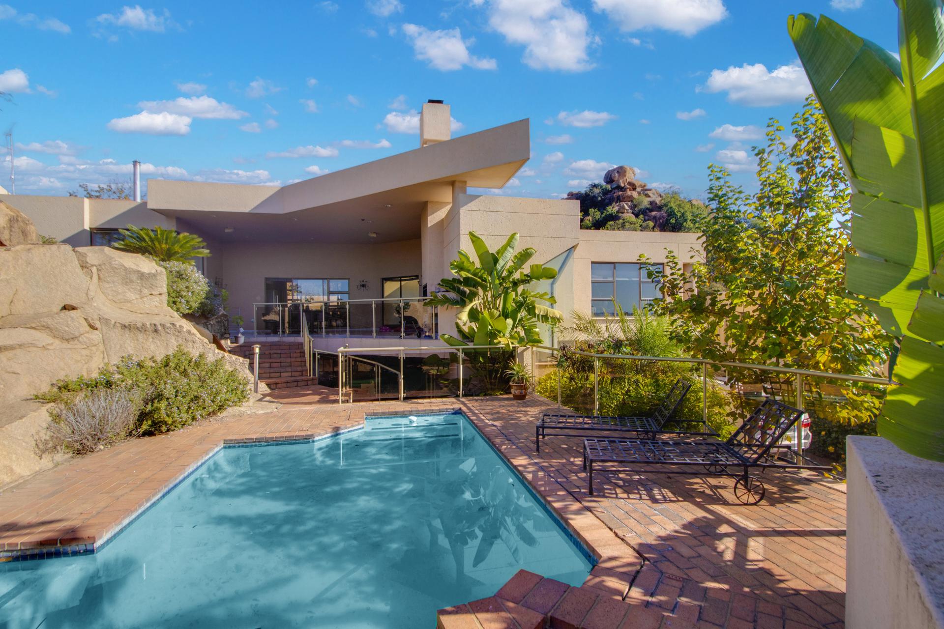 Magnificent 4 Bedroom House For Sale in Lonehill