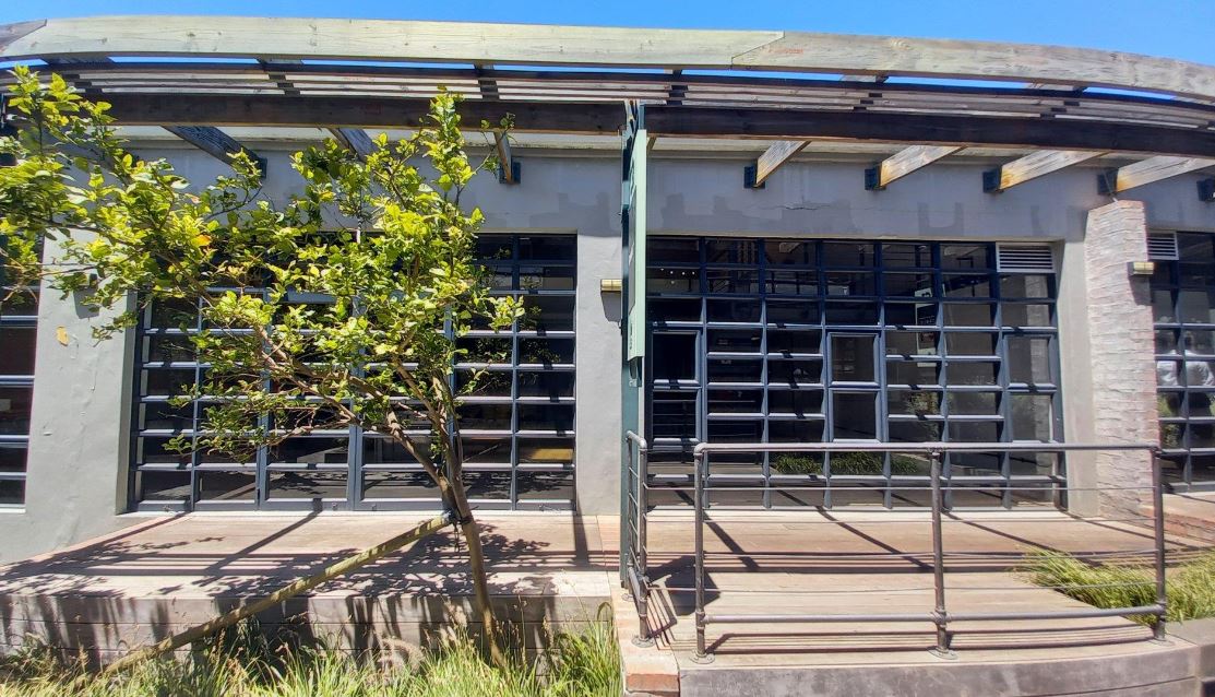Beautiful Commercial Property For Rent in Salt River
