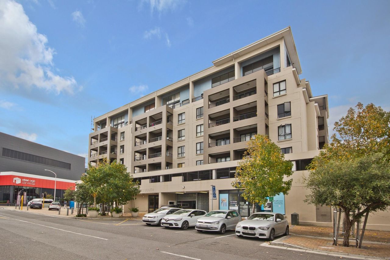 Modern 2 Bedroom Apartment For Sale in Claremont