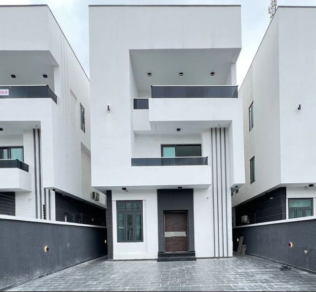 Beautiful 5 Bedroom House For Sale in Lekki Phase 1, Lagos