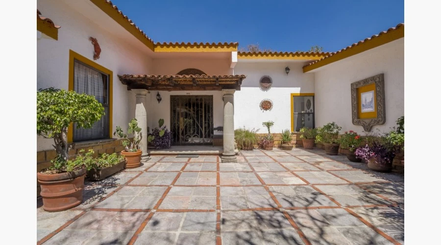 SECURED DE LOS LIMONES HOUSE IN GATED COMMUNITY