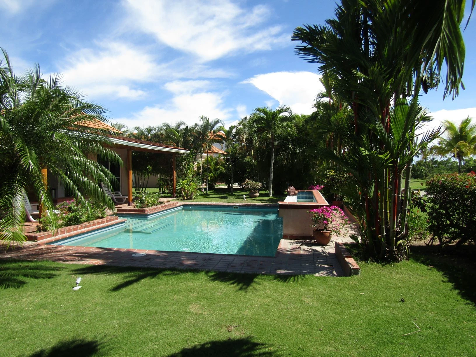 Vue du terrain de golf Villa de trois chambres à coucher avec piscine