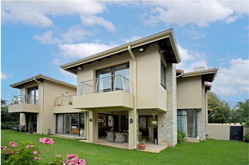 Modern And Open-plan 4 Bedroom House For Sale in Woodmead
