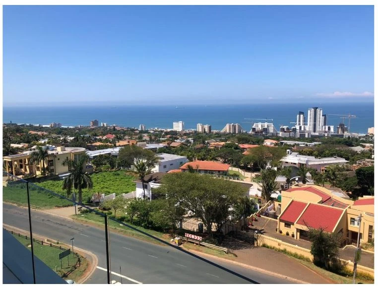 Contemporary Styled 4 Bedroom Penthouse For Sale in Umhlanga Ridge