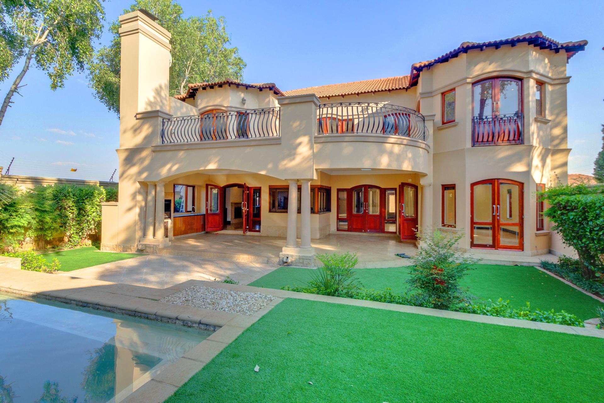 Spectacular 4 Bedroom Townhouse For Sale in Bryanston