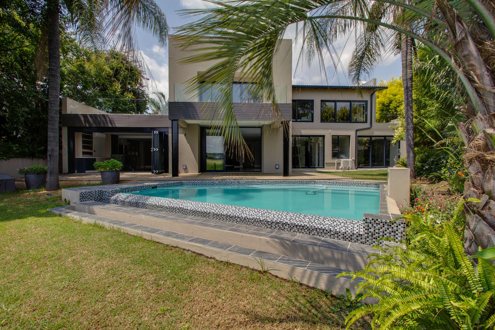 Modern 4 Bedroom Luxurious House For Sale in Dainfern Golf Estate