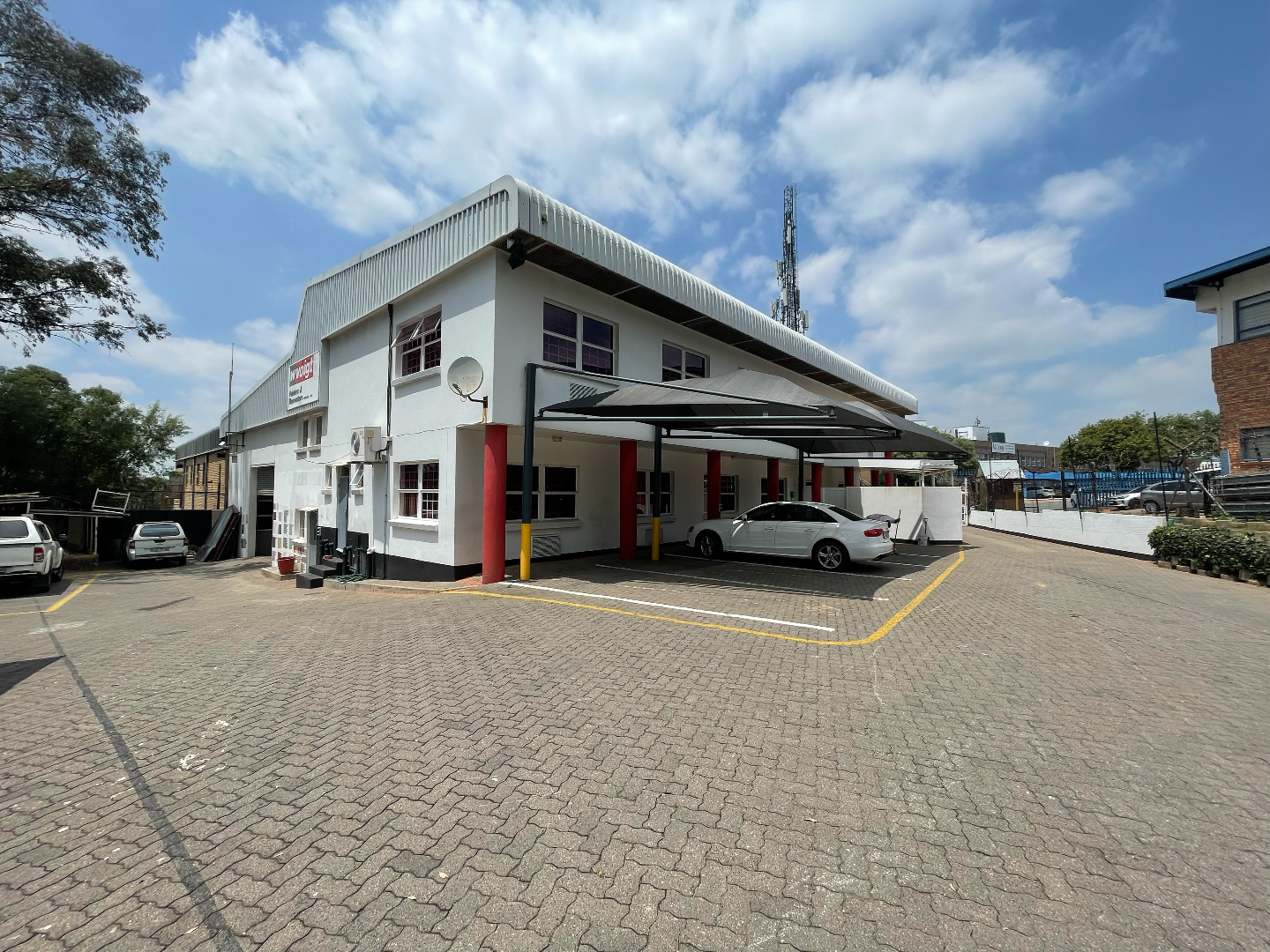 A Grade Warehouse For Sale in Eastgate Sandton