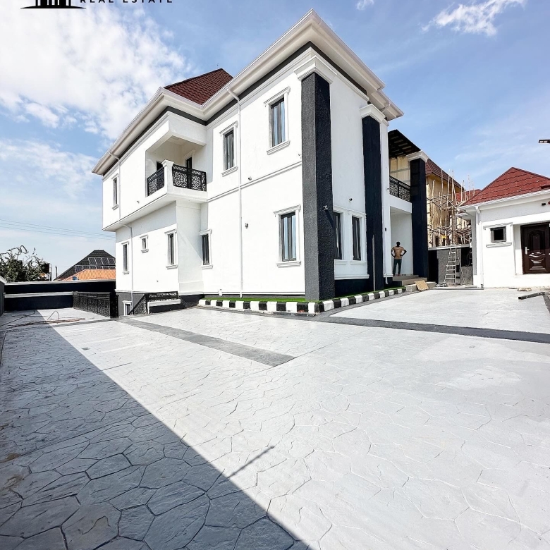 Luxurious 5 Bedroom House For Sale in Lokogoma, Abuja