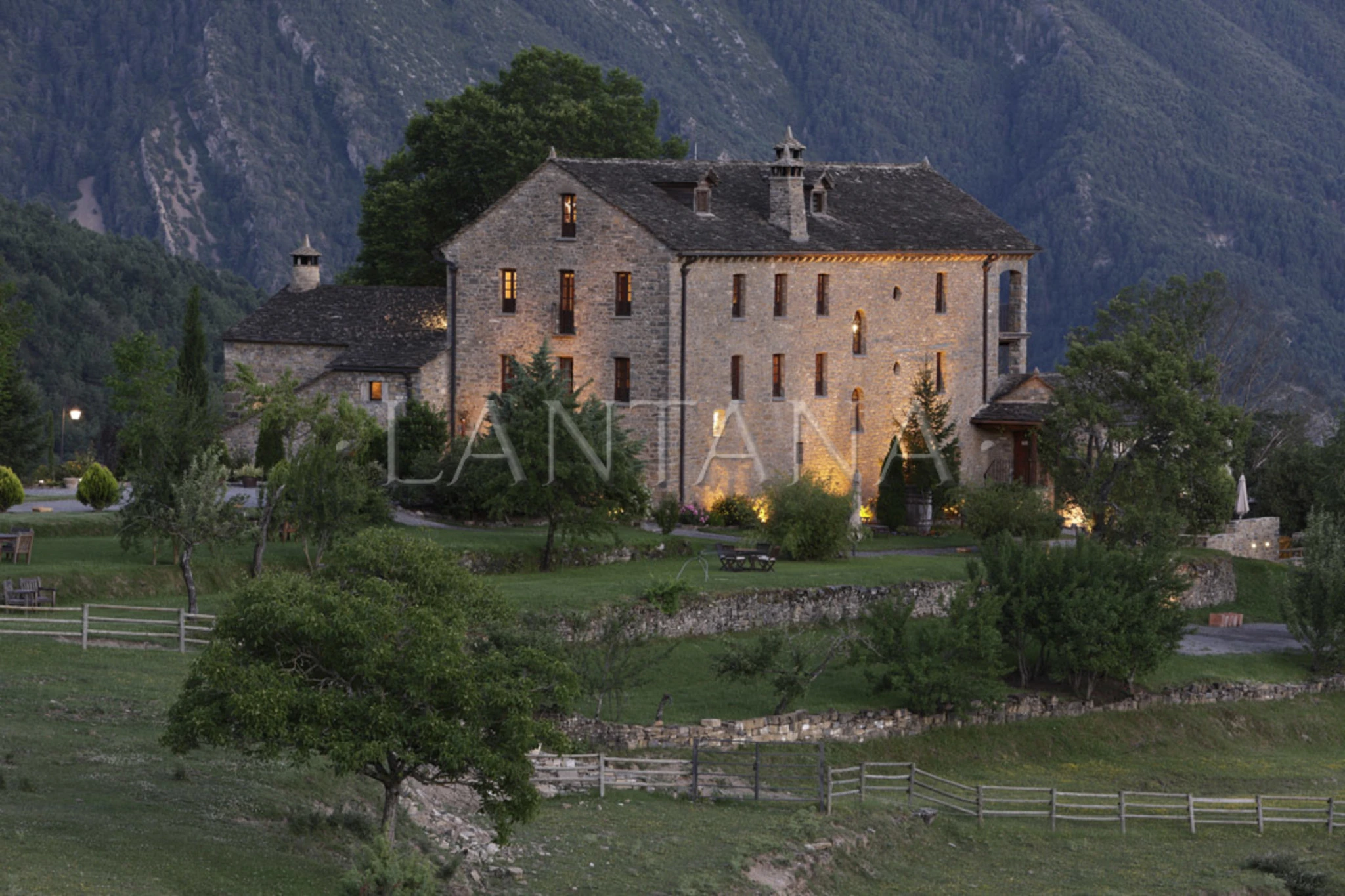 FANTASTIC ESTATE IN THE PYRENEES