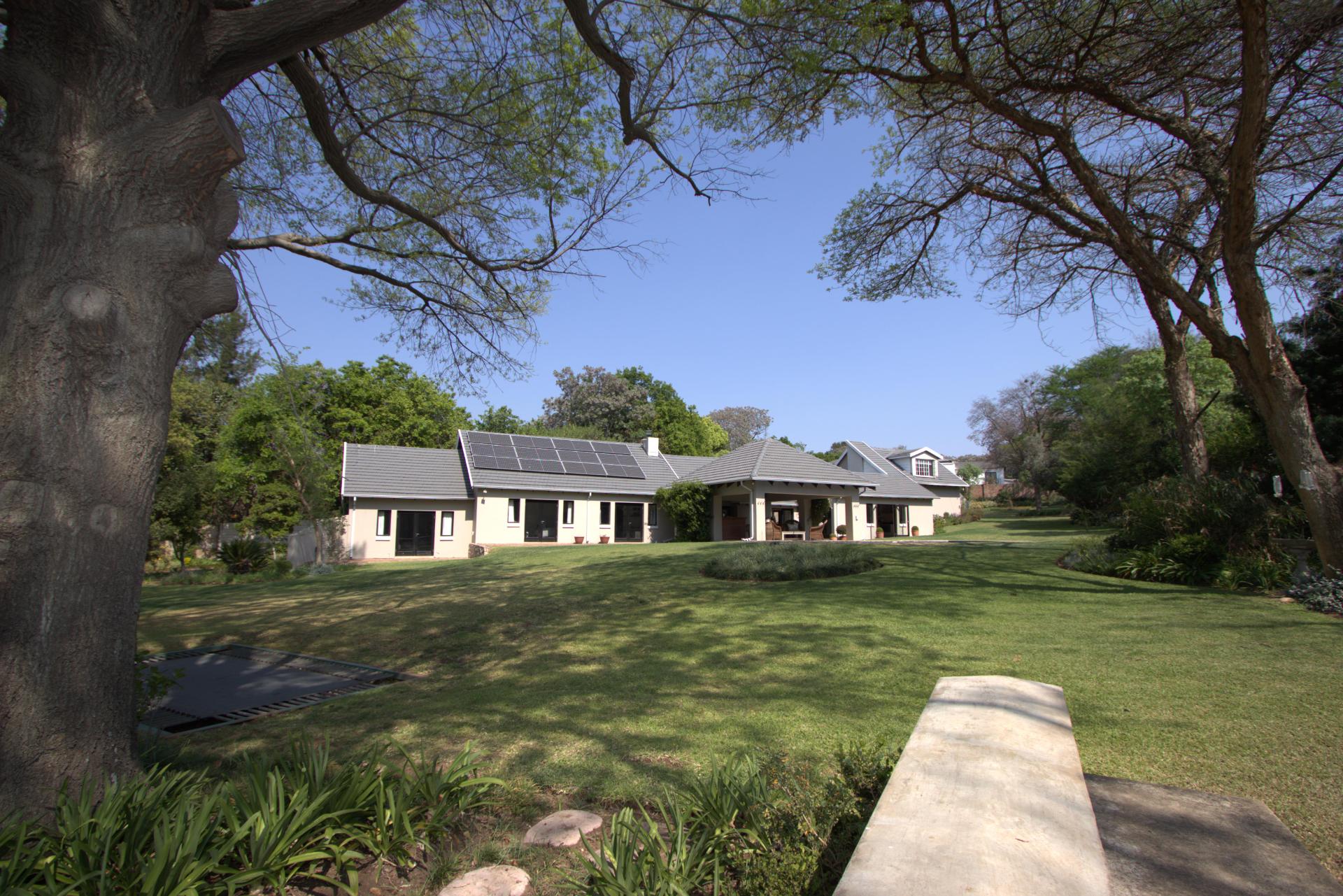 Lush 4 Bedroom House For Sale in Bryanston