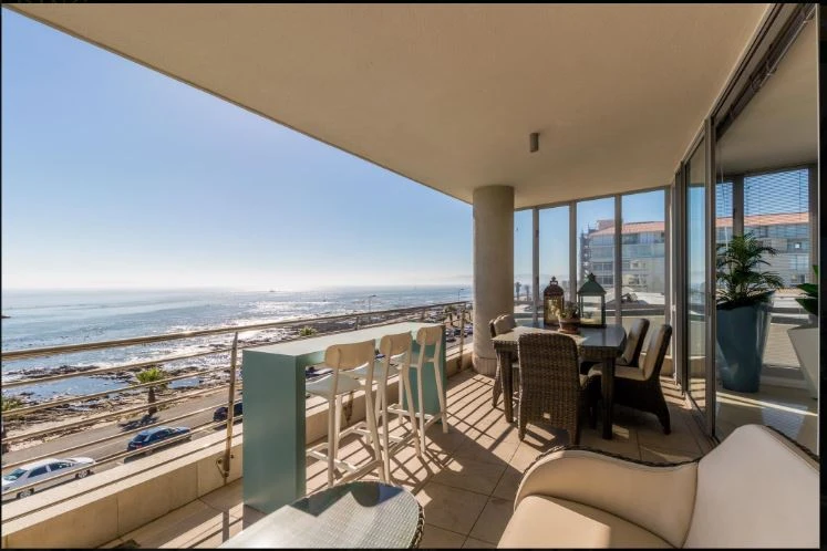 Luxurious And Spacious 3 bedroom apartment for sale in Mouille Point
