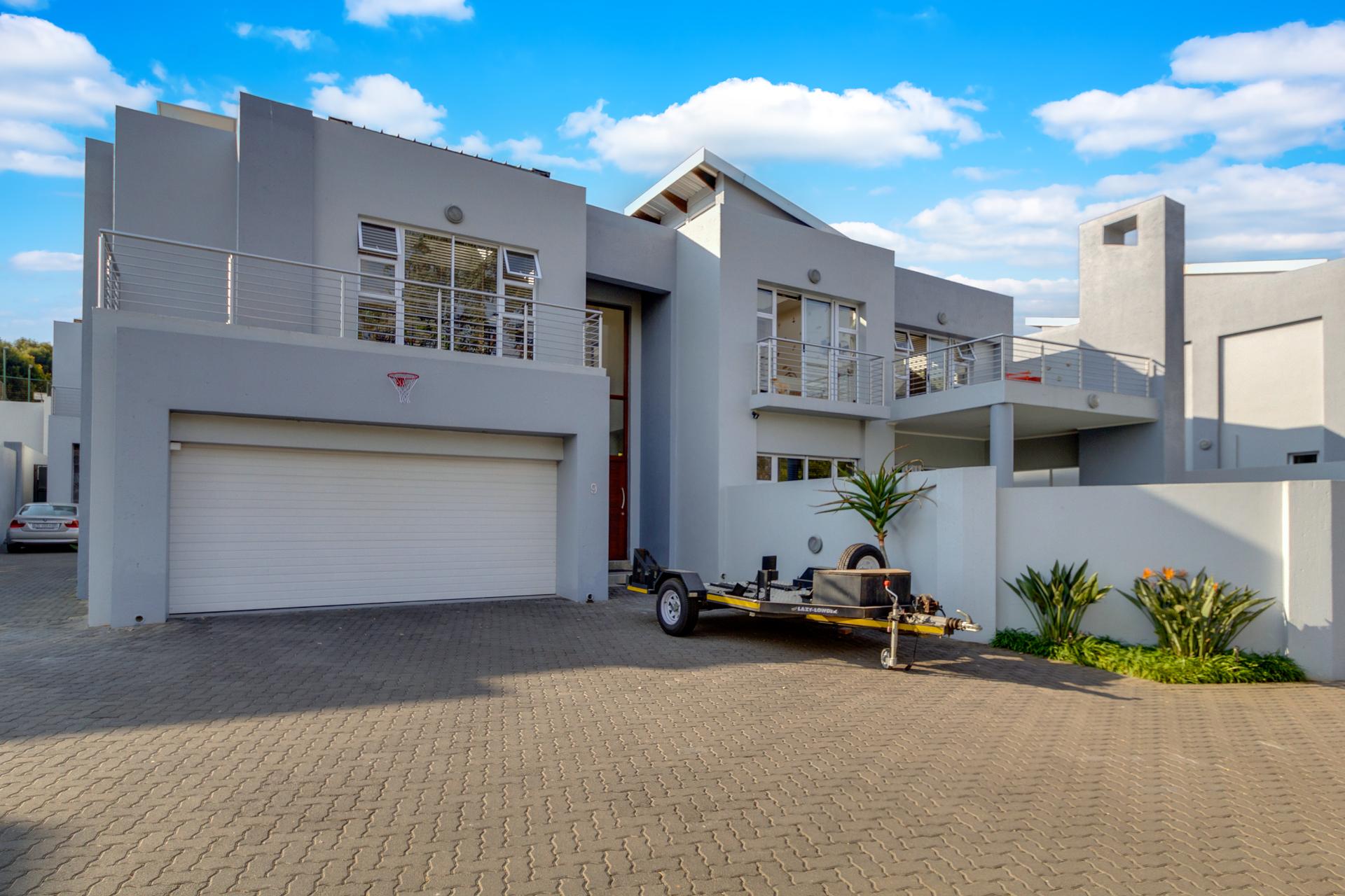 Beautiful 4 Bedroom Ultra Modern Townhouse For Rent In Bryanston   