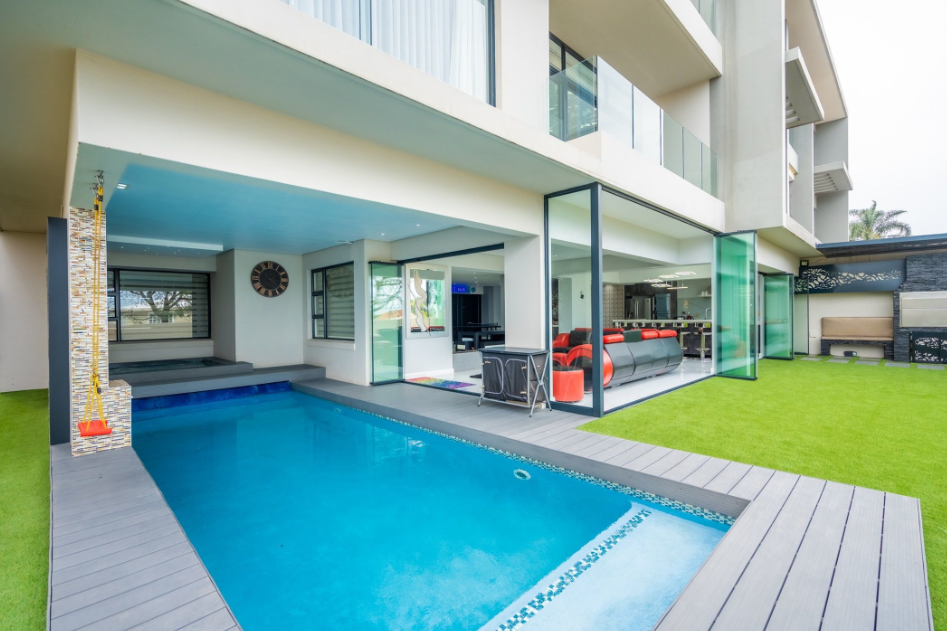 Ultra-Modern 4 Bedroom High-Tech Apartment For Sale in Essenwood