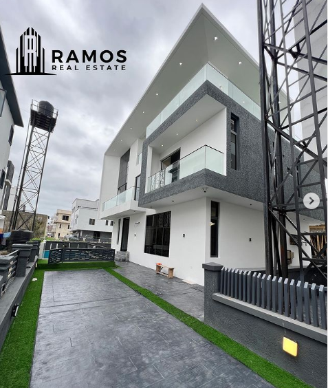 Contemporary 5 Bedroom House For Sale in Osapa Lekki, Lagos