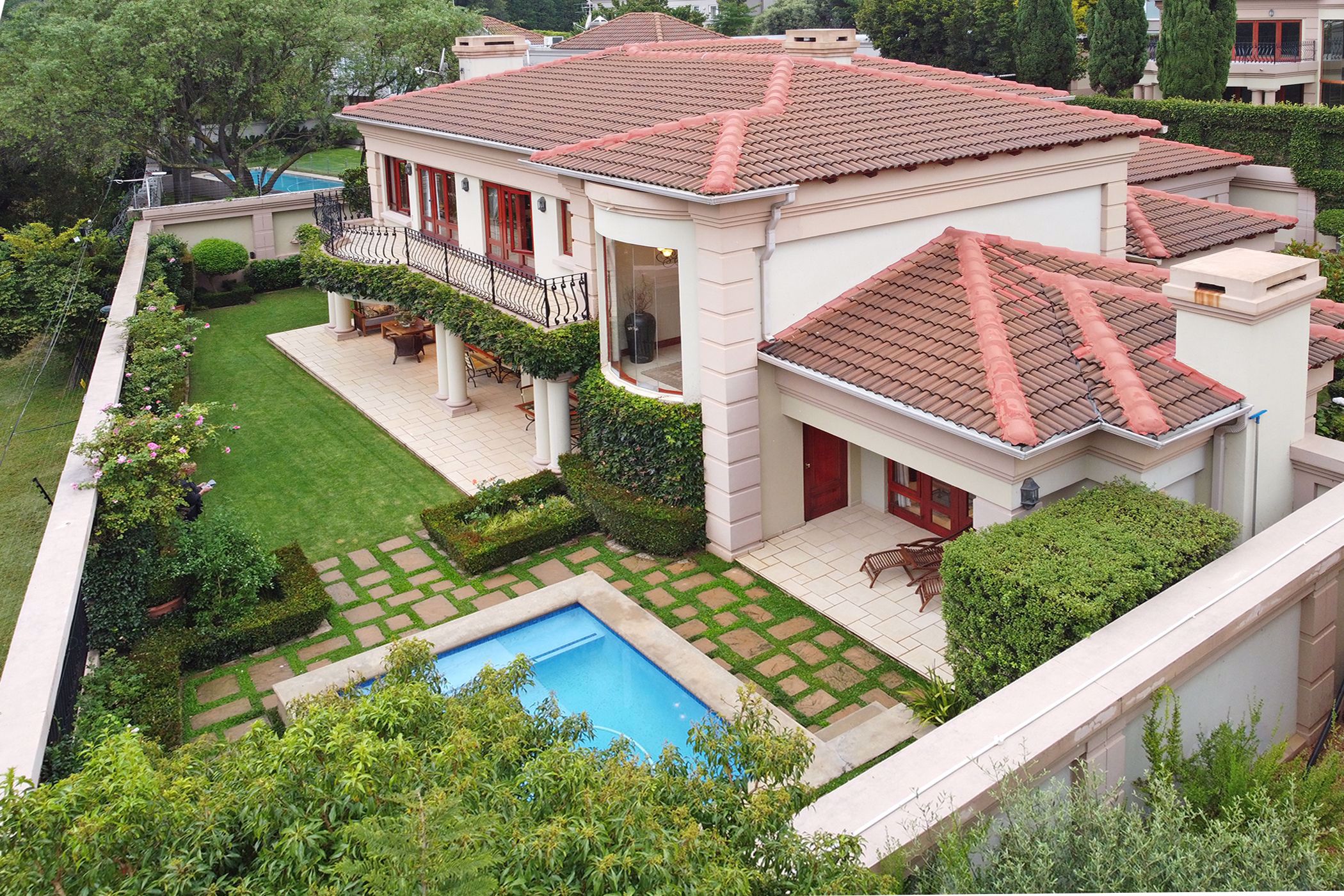 Classic & Spacious 3 Bedroom Cluster House For Sale in Hyde Park, Sandton
