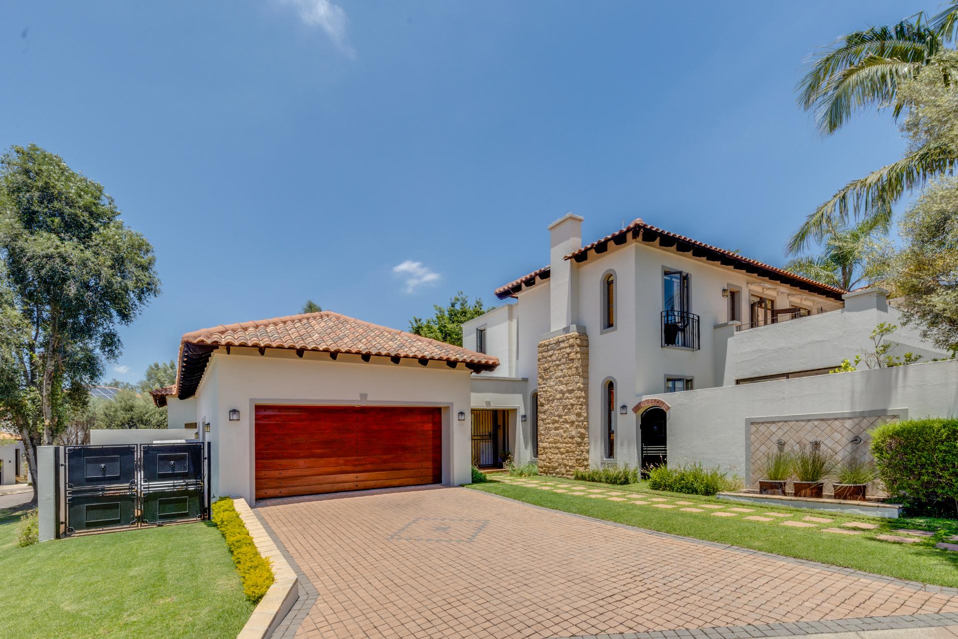Luxurious 4 Bedroom House For Sale in Dainfern Golf Estate