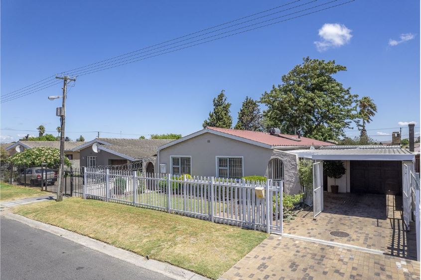 Immaculate 3 Bedroom House For Sale in Belmont Park
