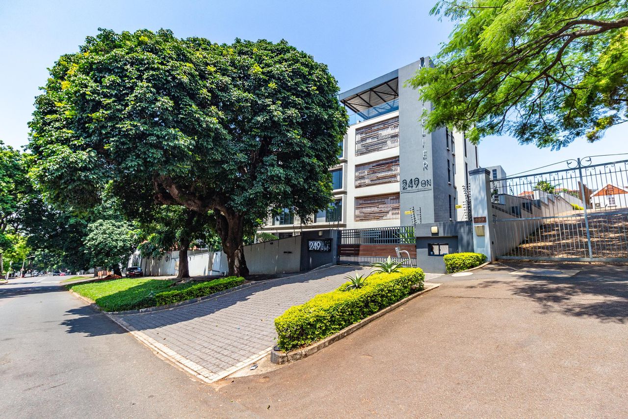 Contemporary 3 Bedroom Apartment For Sale in Morningside