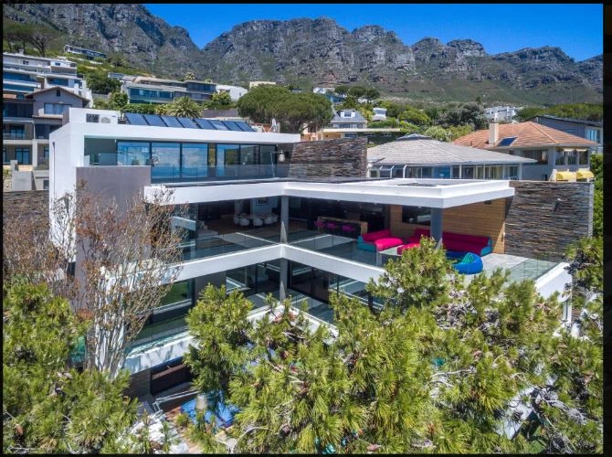 4 bedroom house with Top Finishes for sale in Camps Bay