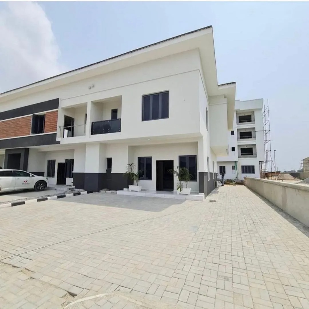 Opulent 4 Bedroom House For Rent in Phase 2 Abijo GRA, Lagos