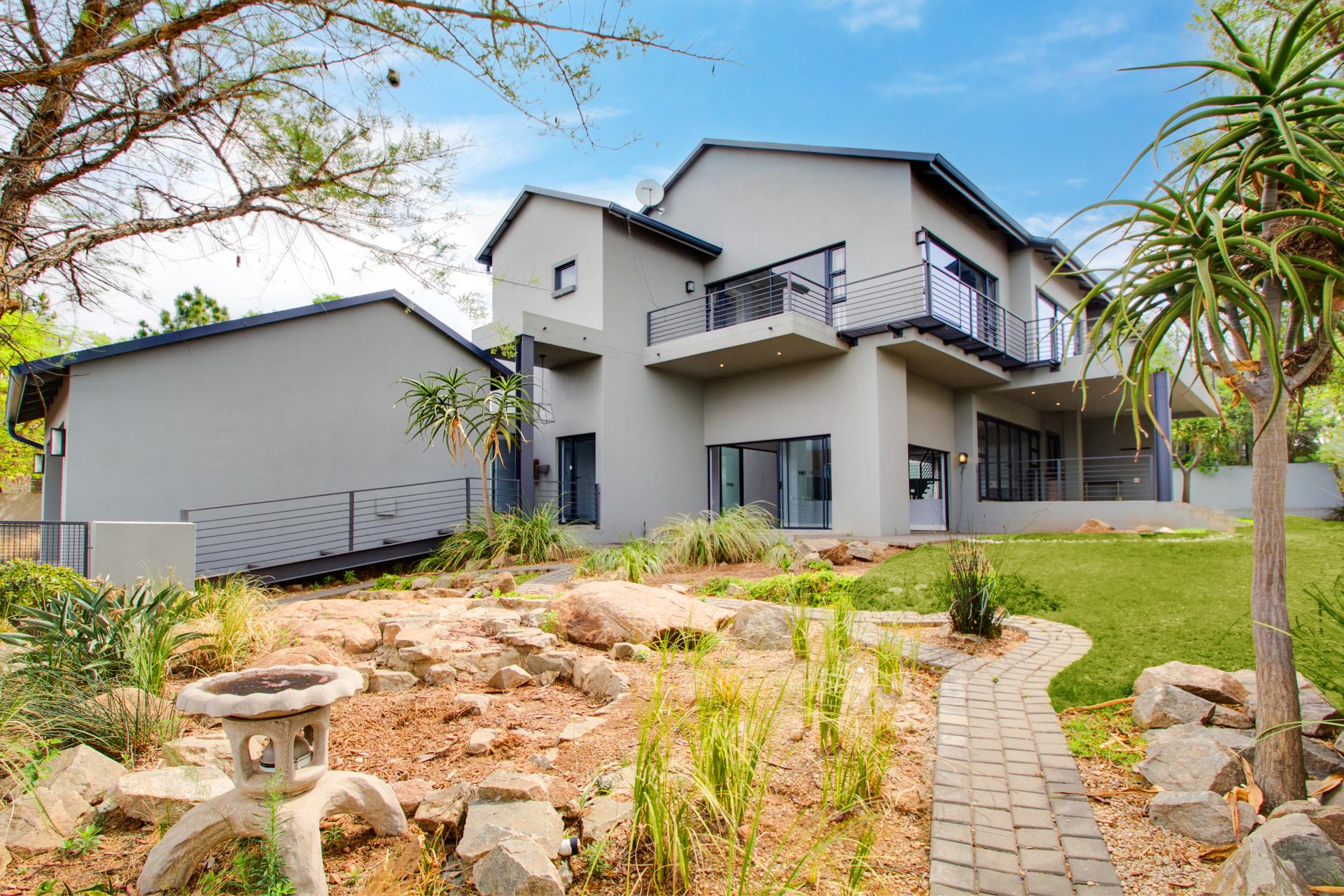 Modern Contemporary 4 Bedroom House For Rent in Helderfontein Estate