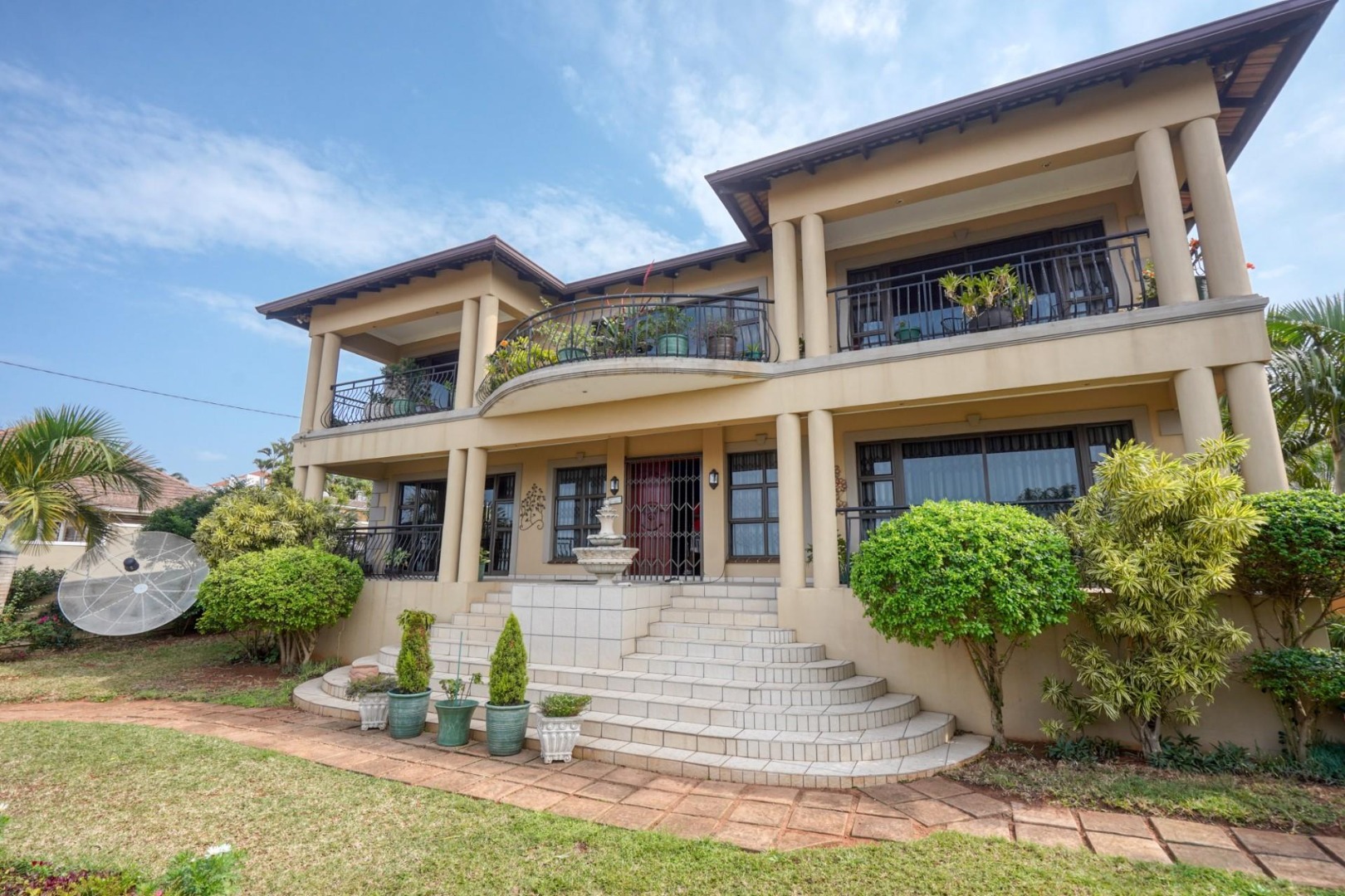  Lovely Double Storey 7 Bedroom House For Sale in Glenwood