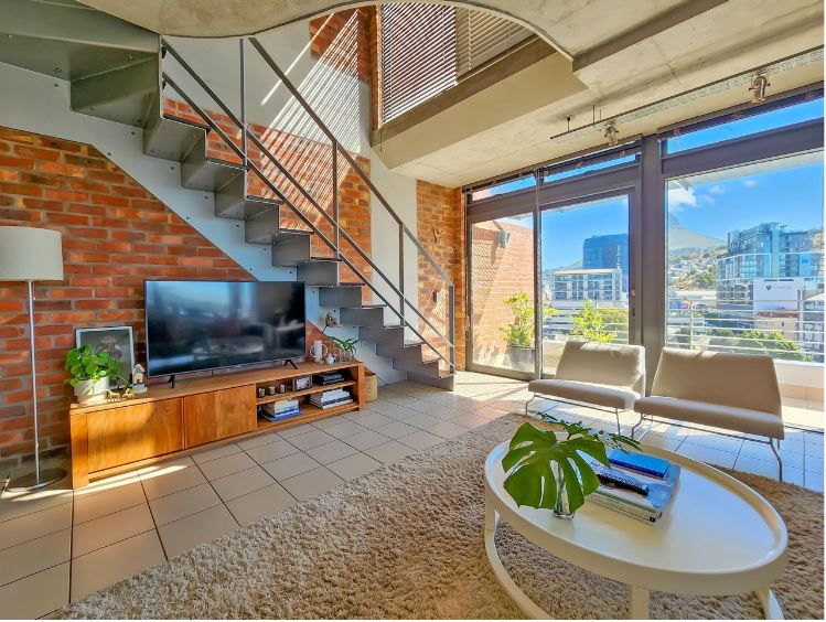 Ideal 1 Bedroom Apartment With Beautiful Views For Sale in De Waterkant