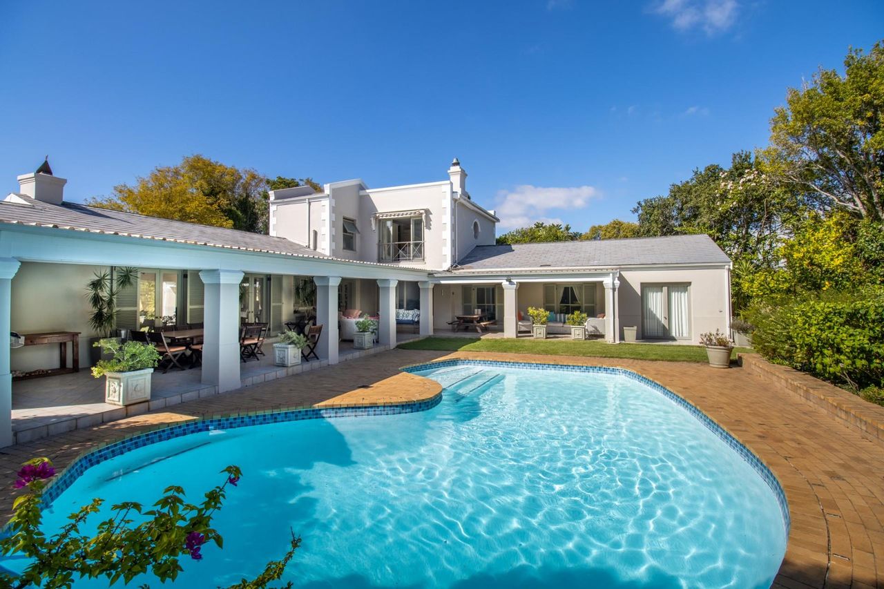 Spacious 7 Bedroom House For Rent in Constantia