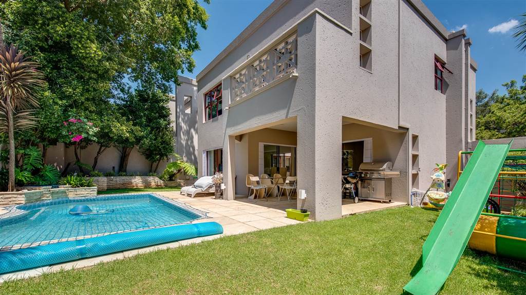 Modern 3 Bedroom Townhouse For Sale in Woodmead Springs, Sandton
