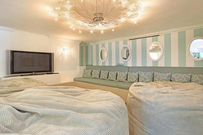 6 Bedroom Ocean House  For Sale in Llandudno Cape Town