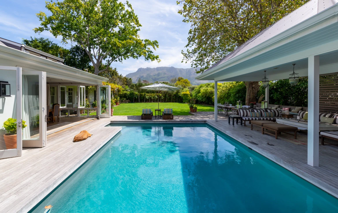 A Perfect 4 Bedroom House For Sale in Upper Constantia