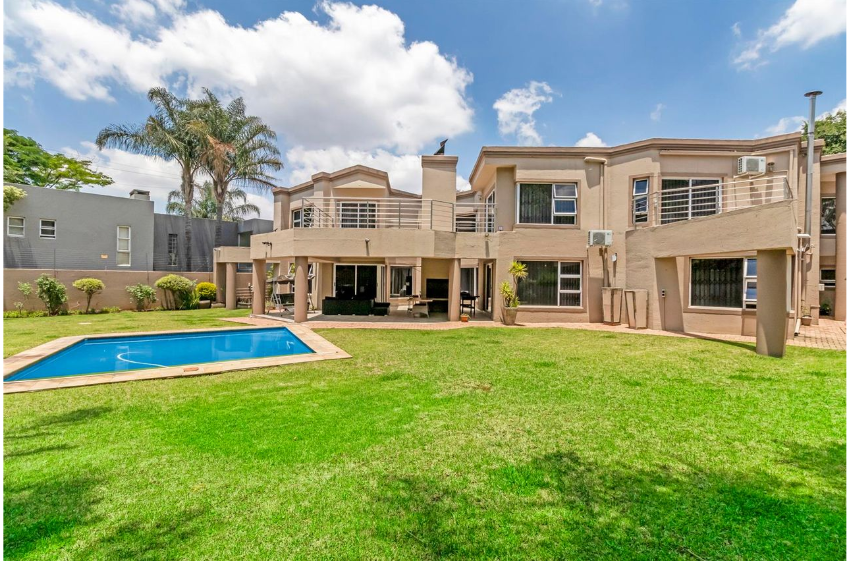 A Spacious 4 Bedroom Family House For Sale in Houghton Estate