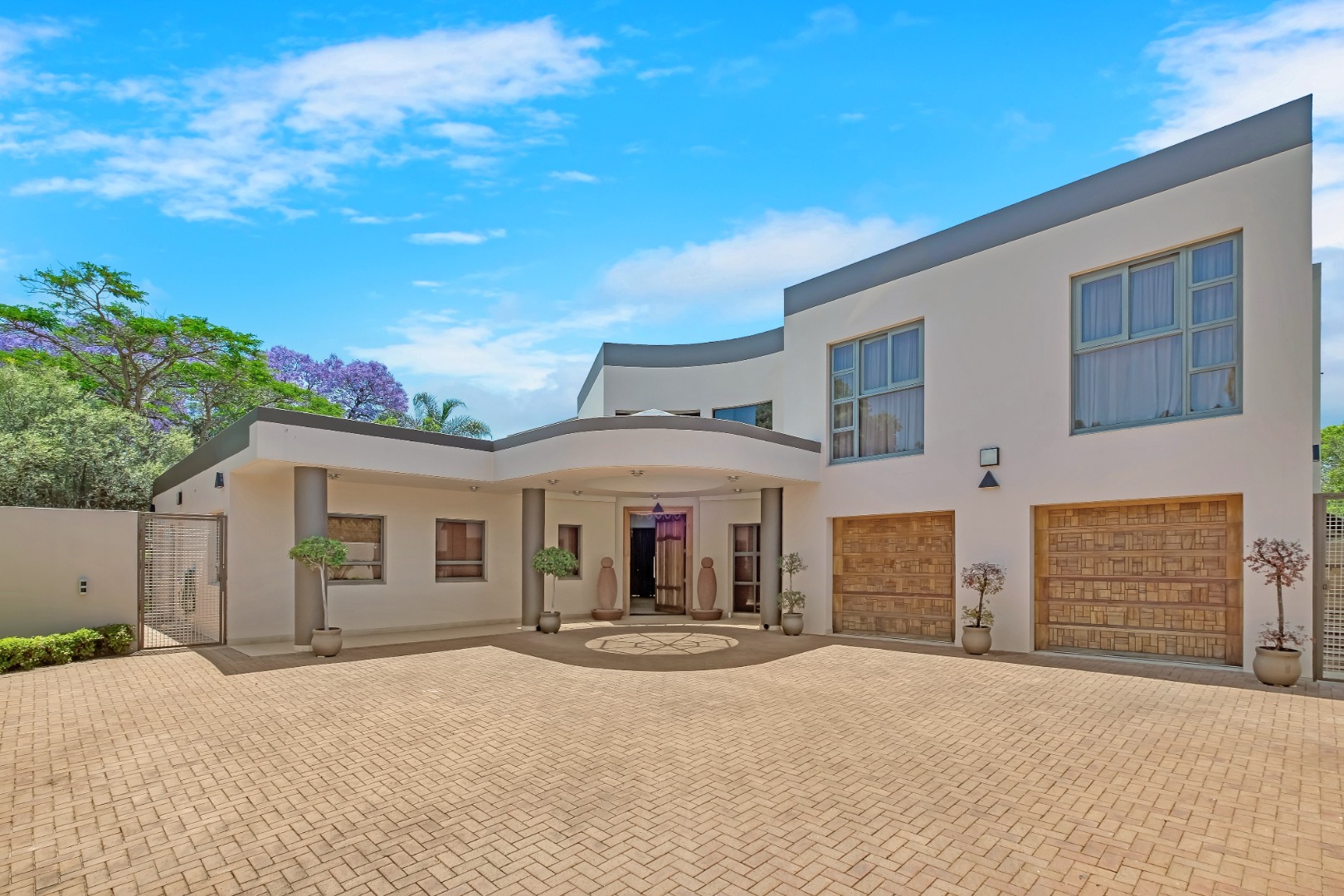 Magnificent 7 Bedroom House For Sale in Houghton Estate