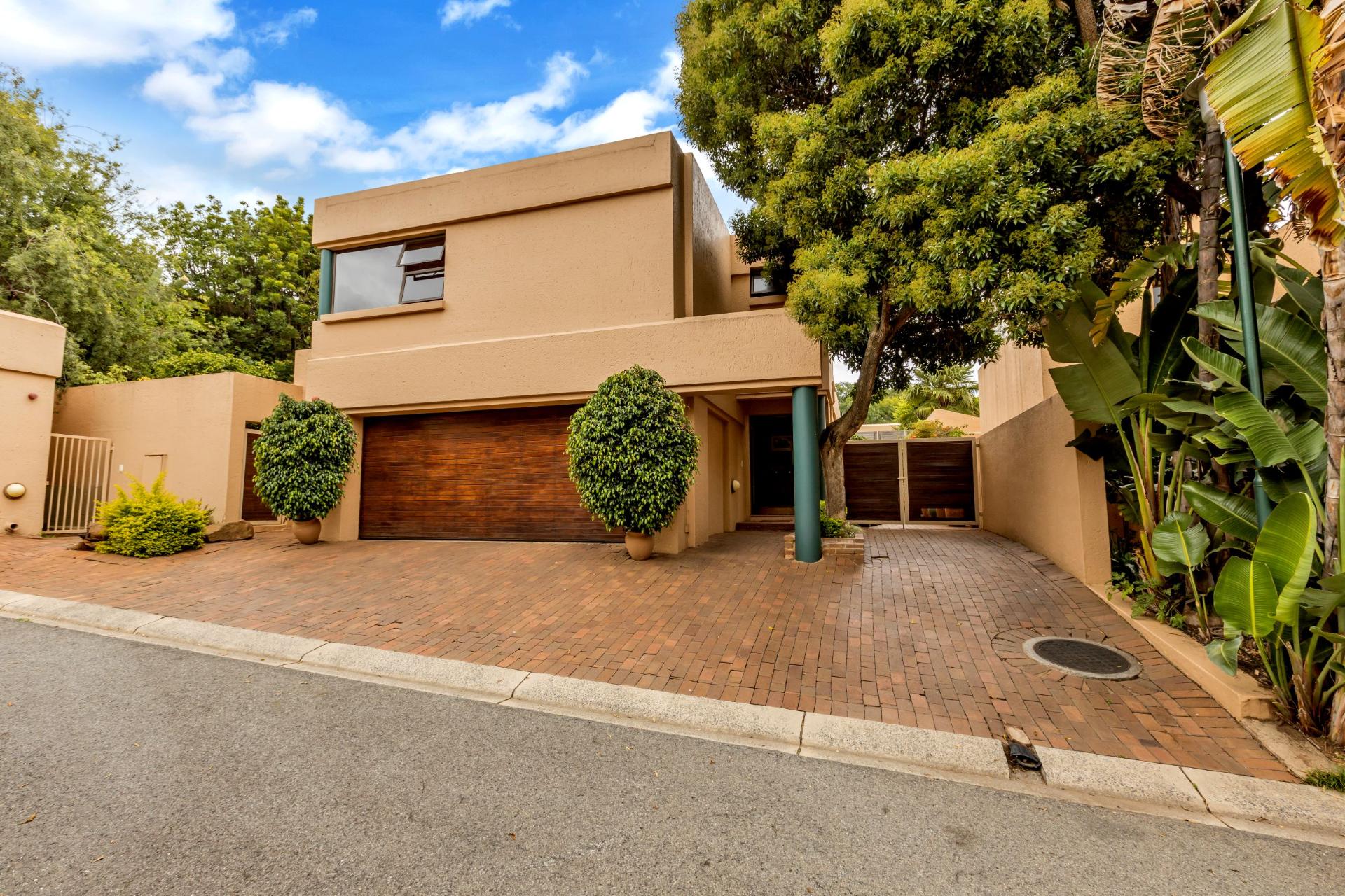 Gorgeous 4 Bedroom Cluster House For Rent in Lonehill 