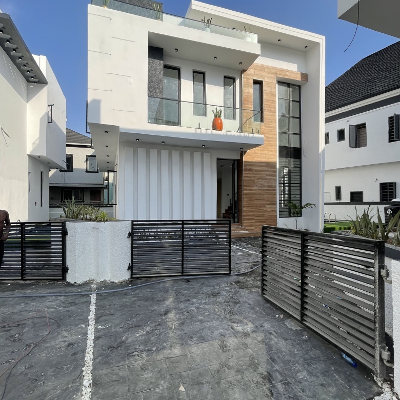 Luxurious 4 Bedroom House For Sale in Orchid, Lagos