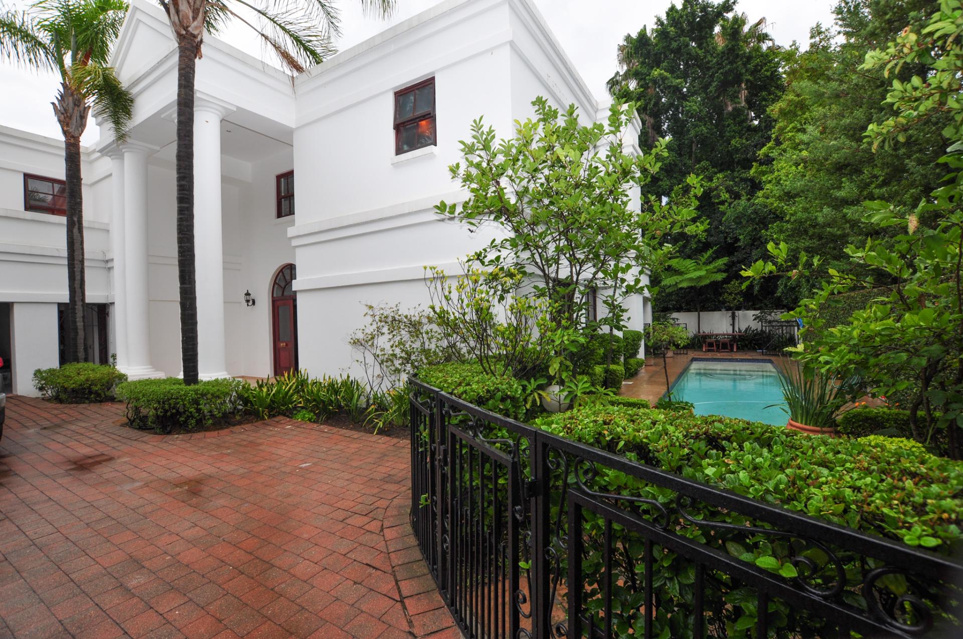 Ultra Modern 3 Bedroom Luxurious Townhouse For Rent in Bryanston