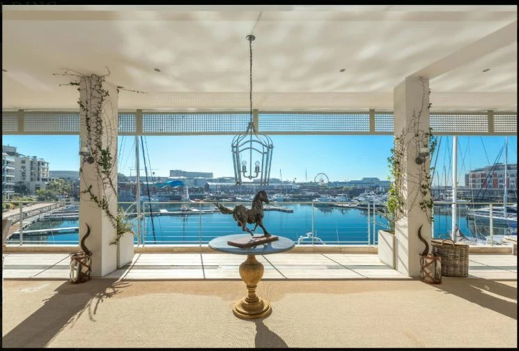 Glamorous 3 bedroom apartment for sale in Cape Town