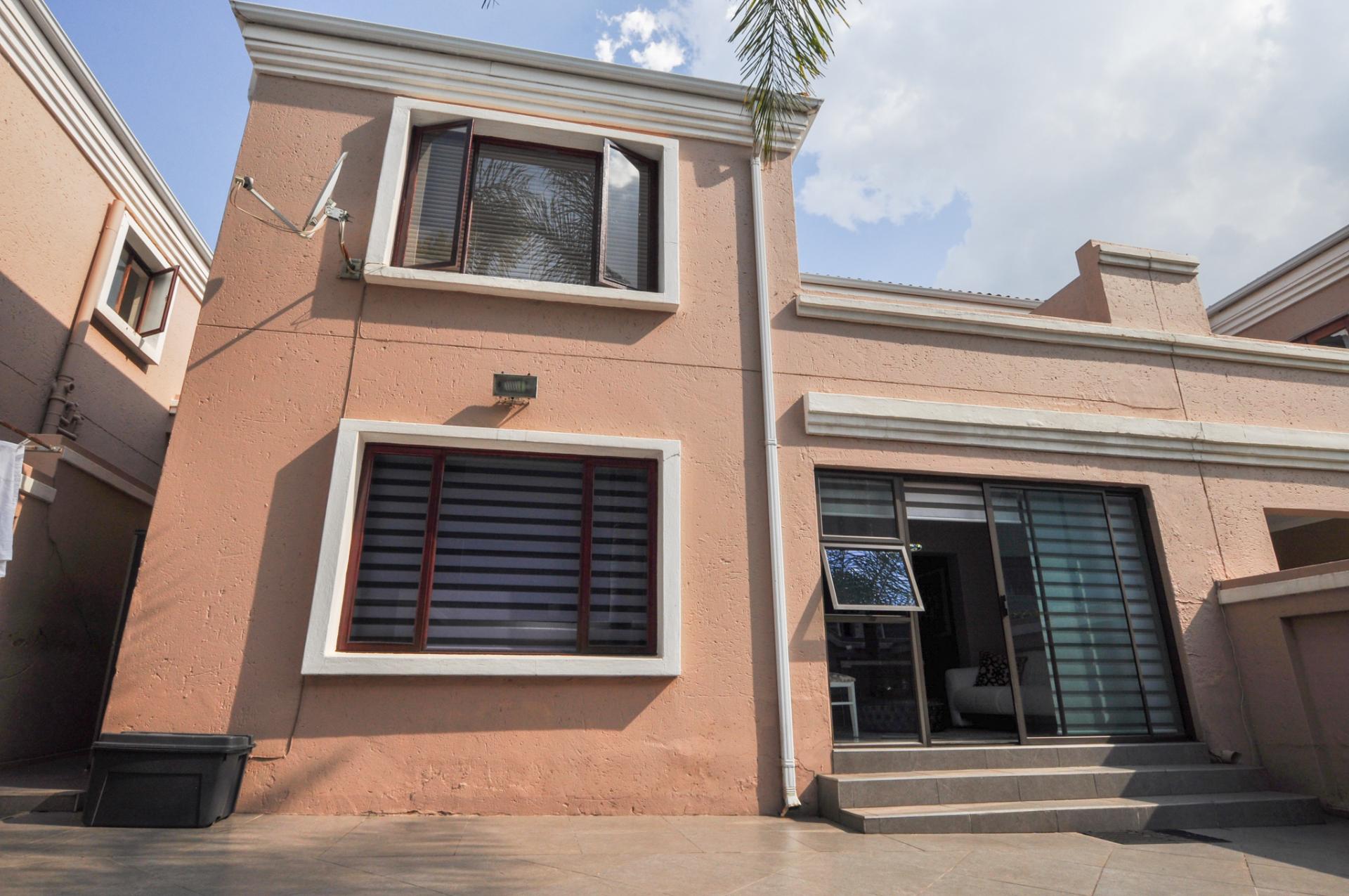 Bright & Sunny 3 Bedroom Townhouse For Sale in Lonehill