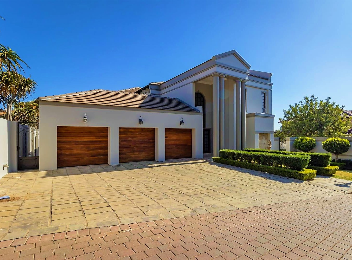 Gorgeous 5 Bedroom Modern House For Sale in Fourways