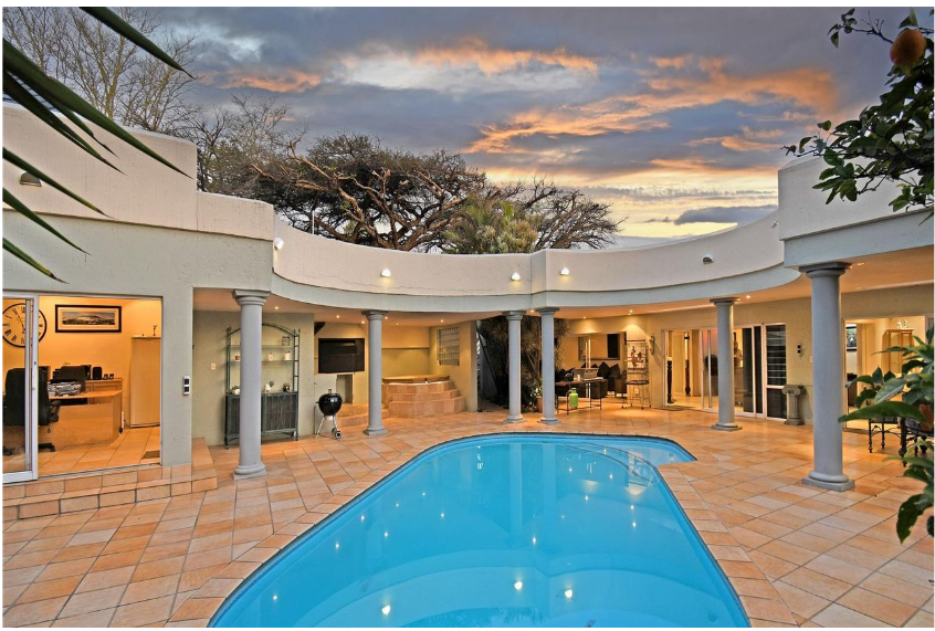 Spacious and Immaculate 5 Bedroom House For Sale in Bryanston
