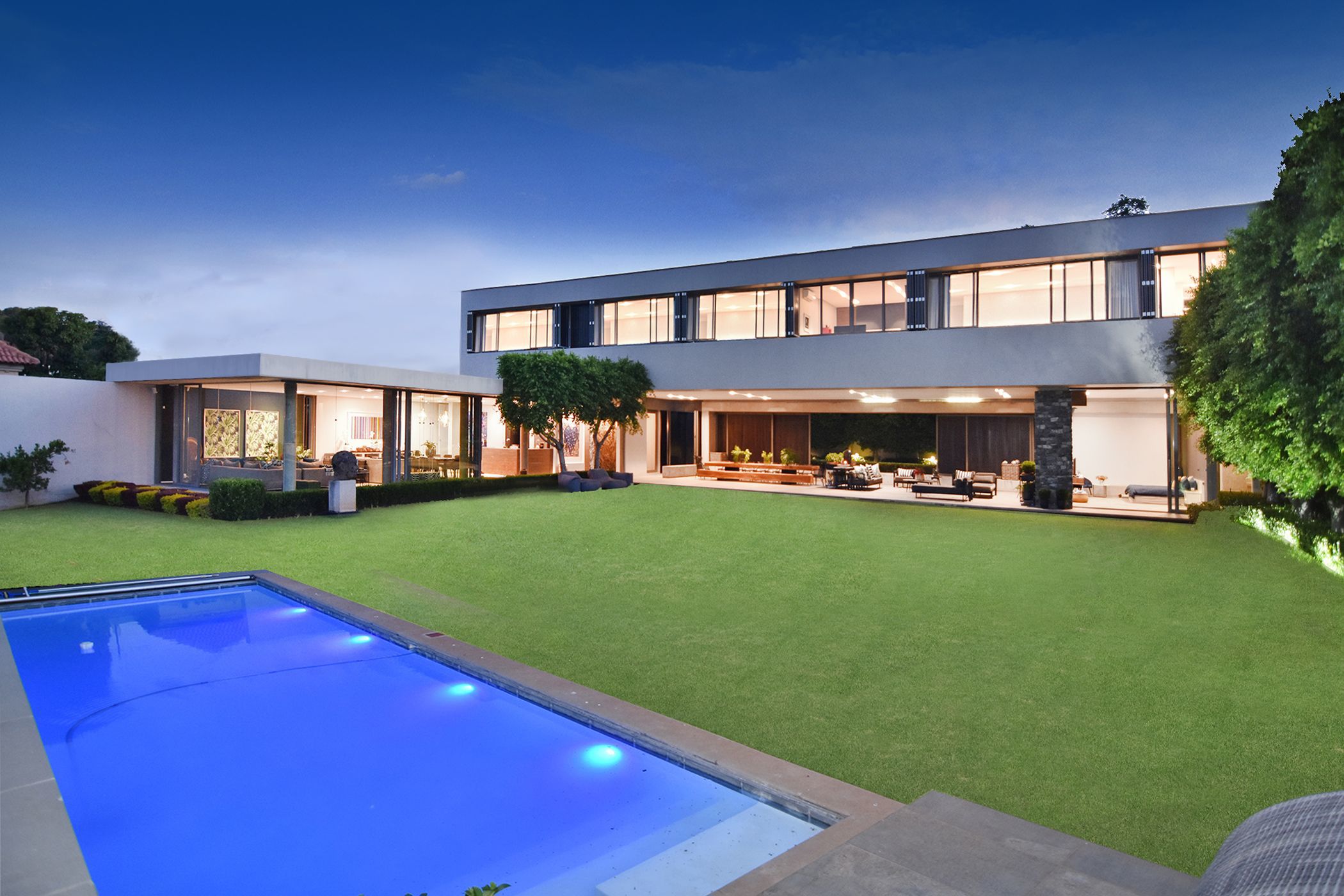 Luxurious 5 Bedroom Mansion For Sale in Hyde Park Sandton