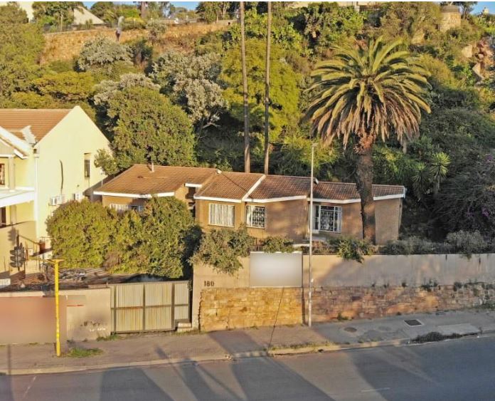 An Enchanting 3 Bedroom House Going On Auction in Houghton Estate