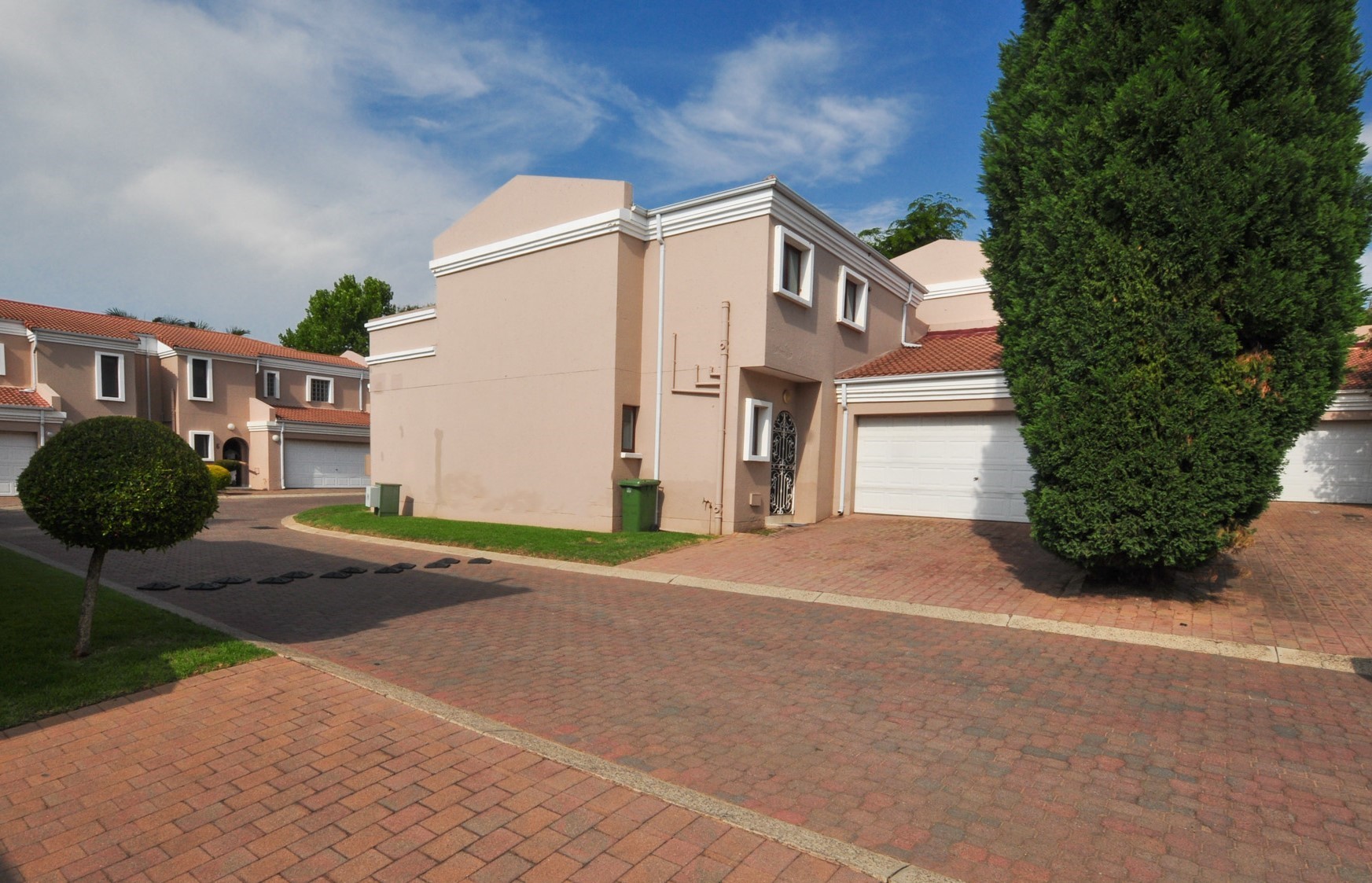 Specious 3 Bedroom Townhouse For Rent in Lonehill, Sandton