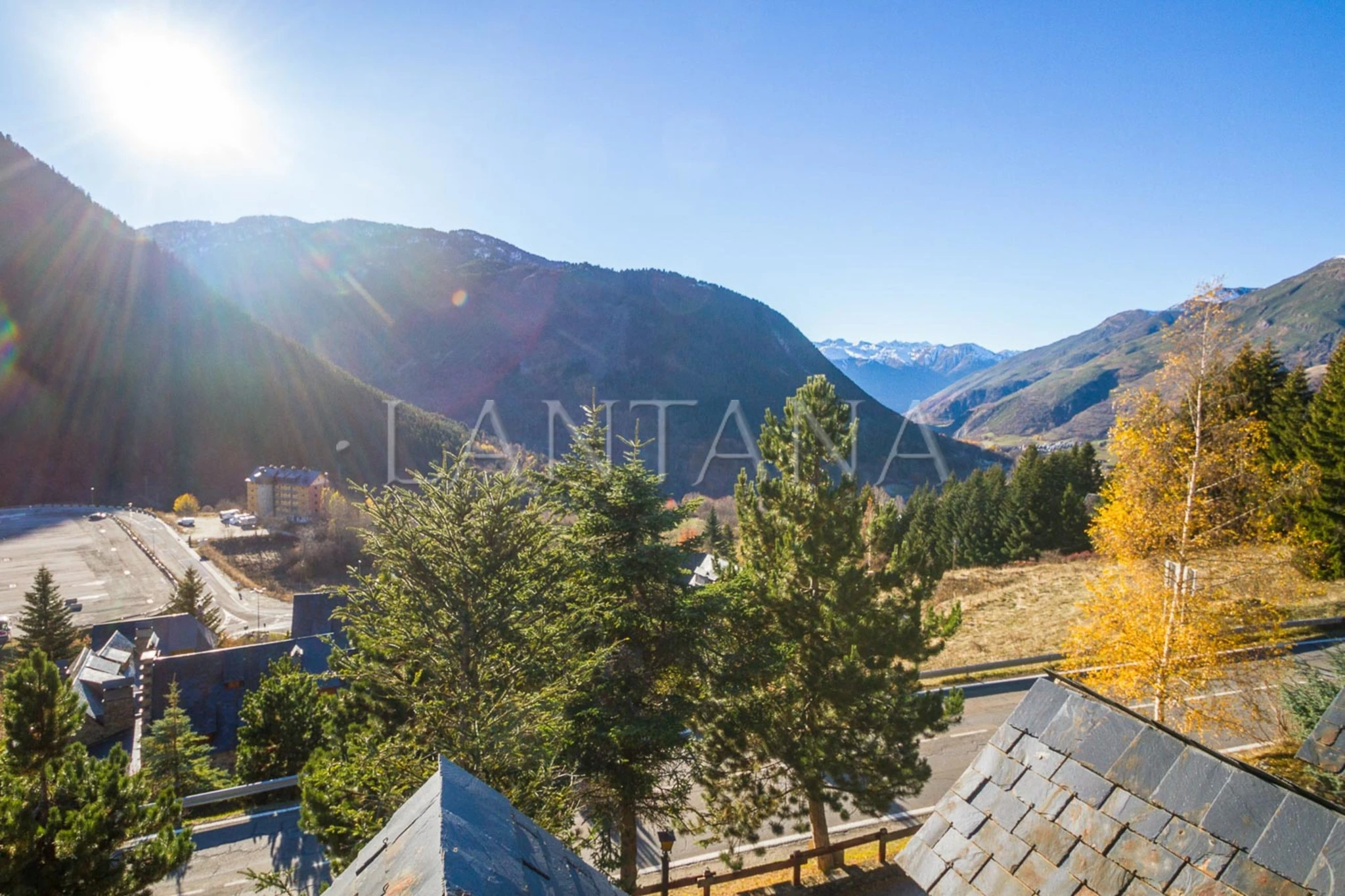 SOLANETES (BAQUEIRA). LARGE HOUSE WITH VALLEY VIEWS