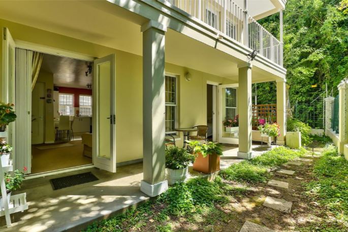 Charming 1 Bedroom Apartment For Sale in Rondebosch