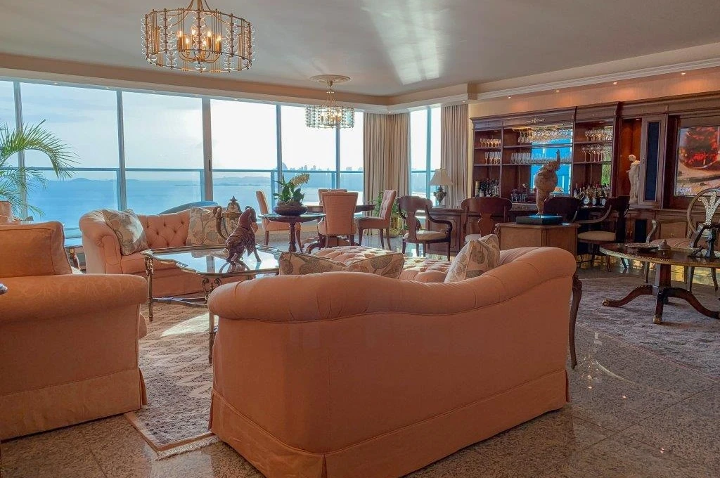 Luxurious Apartment Located in the Murano Tower, Costa de Este
