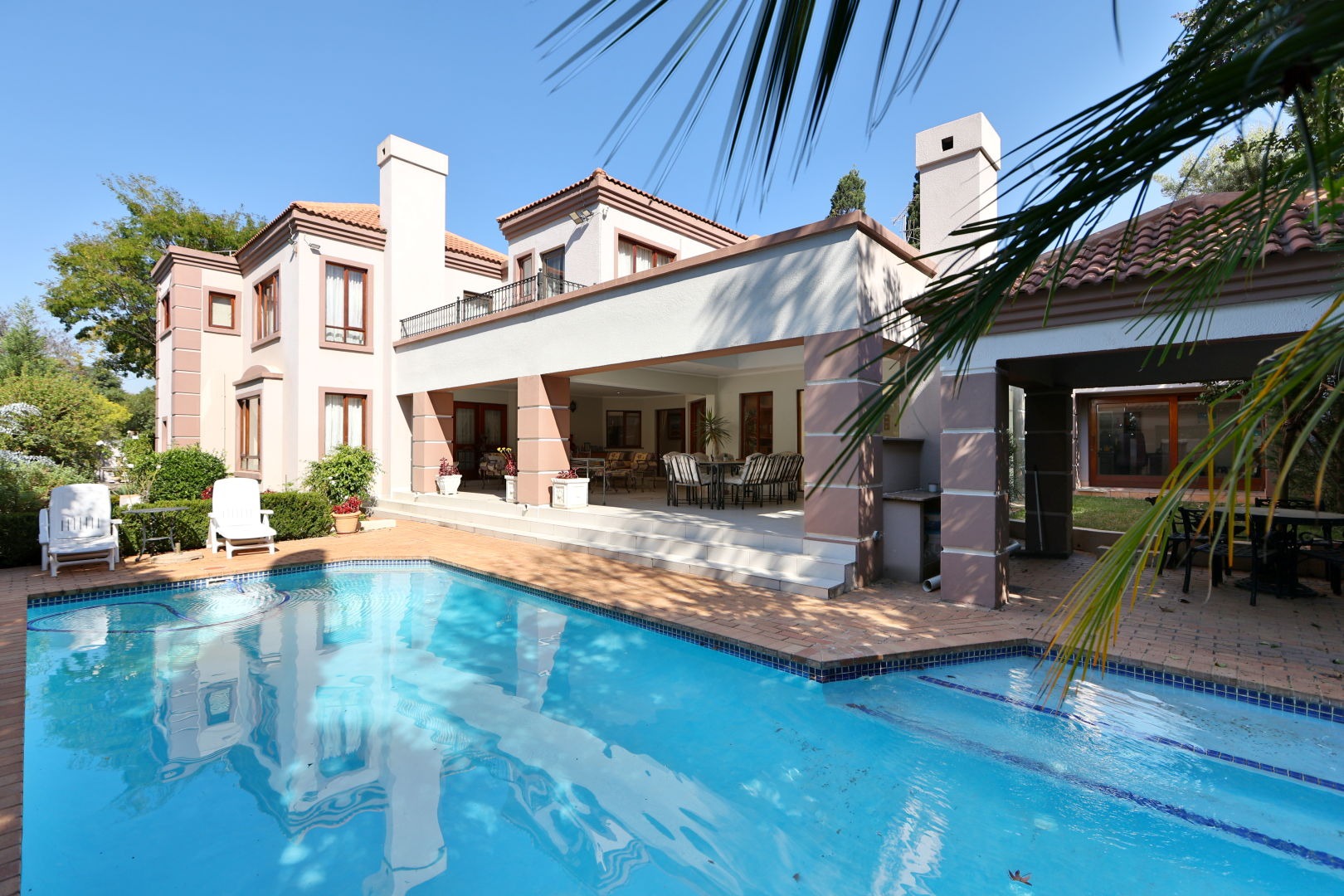 Stunning 6 Bedroom House For Sale in Bryanston