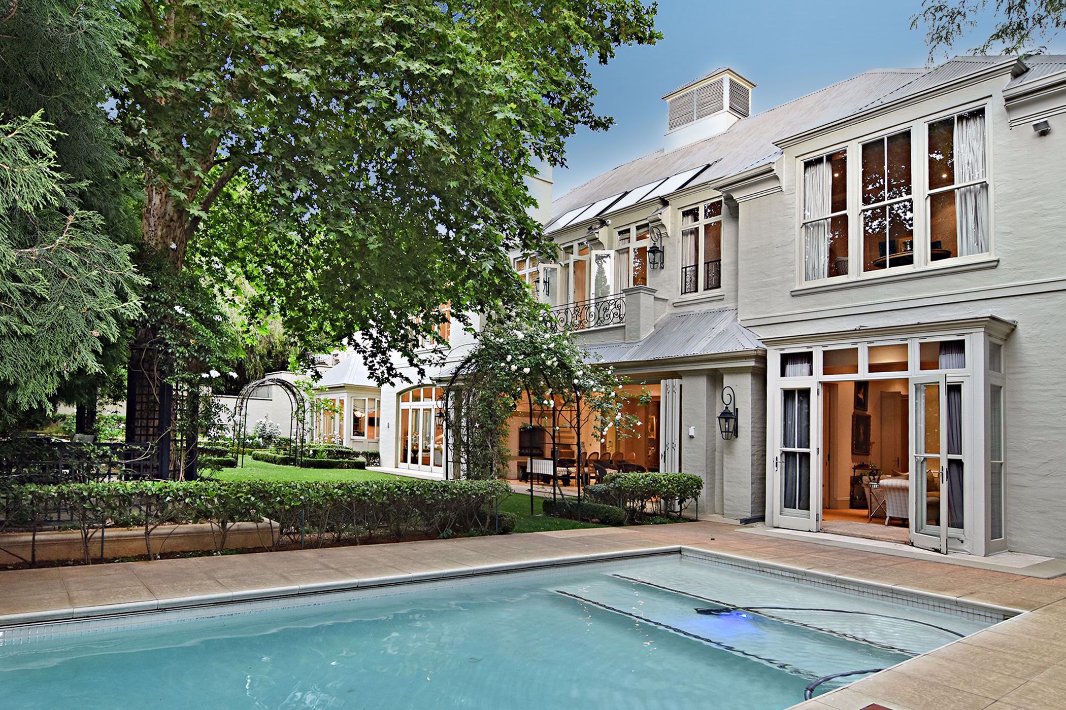 Contemporary 4 Bedroom House For Sale in Hyde Park, Sandton